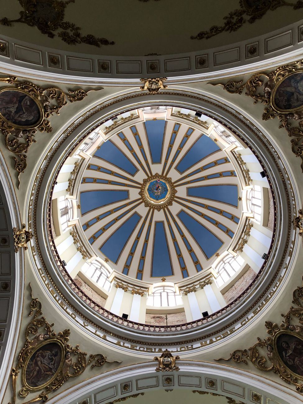 Cúpula de la Basílica vista desde abajo