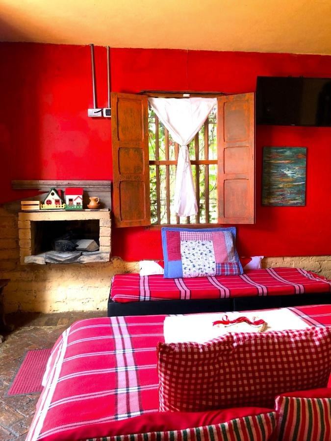Chimenea y cama sencilla de La Rústica