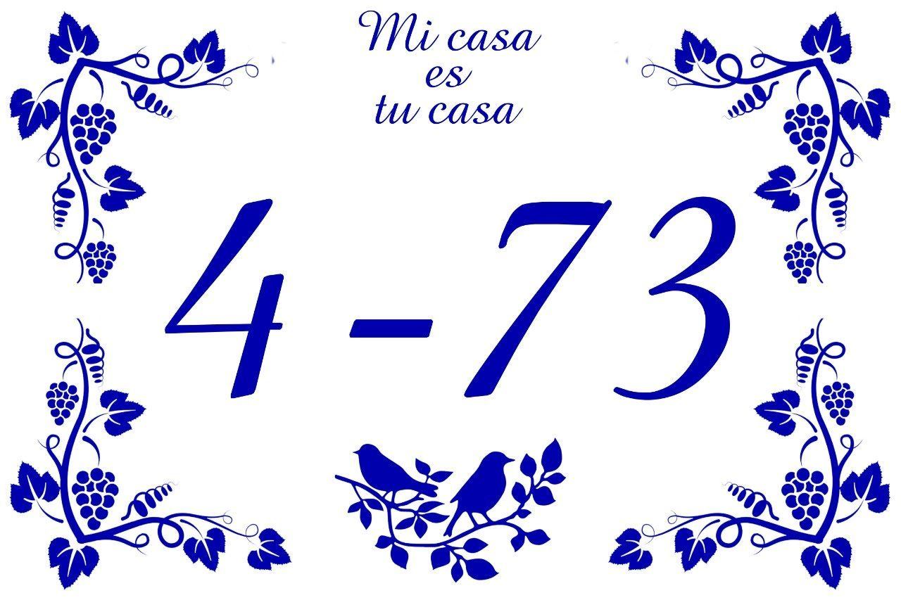 Placa de azulejo de la casa con el número 4-73